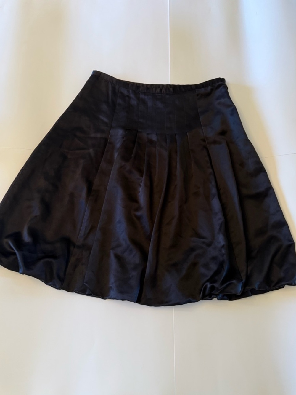 Ann Taylor Black A-Line Satin Skirt bubble hem zipper side sz 8